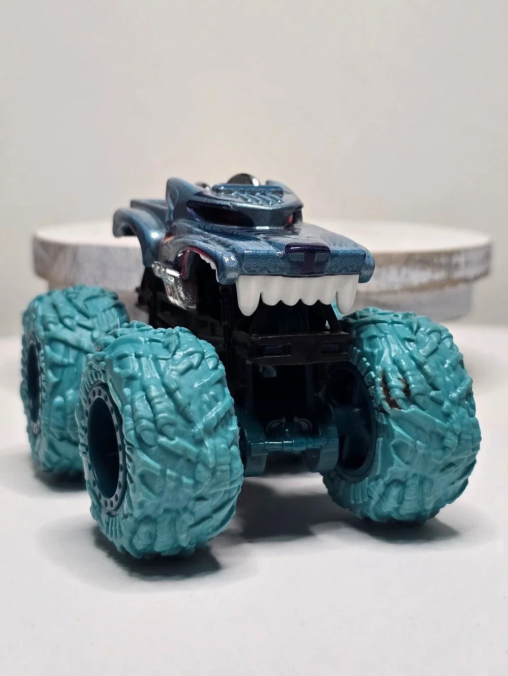 Hot Wheels Monster Trucks Beast Bashers Hotweiler Diecast Car [ Read Details ]